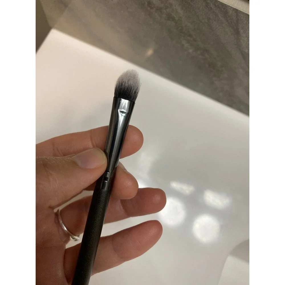 New no plastic Luxie Precision Shader‎ #239 (15 Dollar Sale!)
